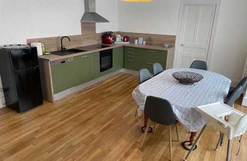Moulins Apartment | Apt Spacieux-Centre ville-Moulins-Le Pal 20min