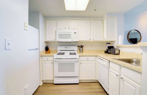 Ballston Apartment | Apt W Balcony, Views & Prime Location