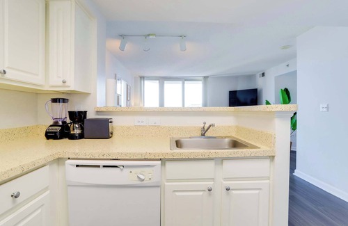 Ballston Apartment | Apt W Balcony, Views & Prime Location