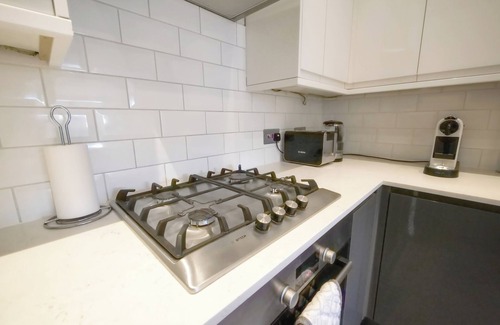 Finchley Church End Apartment | Apt w/Garden Oasis in Finchley