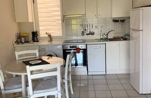 Hendaye Apartment | APTARTAMENTO OF 45 M2 WITH PARKING AND WIFI. 30 m. of the beach