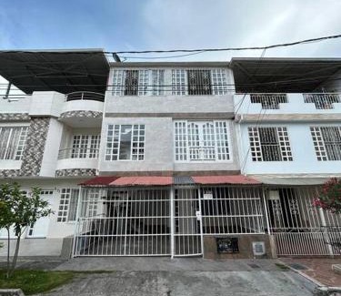 Palmira Apartment | Apto con aire, cerca al batallón