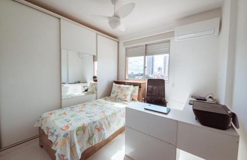 Manaira Apartment | Apto Pet-friendly c piscina, wi-fi, ar e garagem