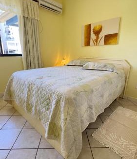 Piratuba Apartment | Apto Violetas na Janela- 1 suíte climatizada- à 50m do Parque Termal!