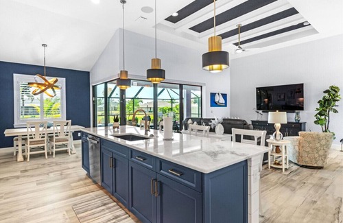 Pinehurst House | Aqua Bliss near Englewood Beach