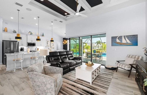 Pinehurst House | Aqua Bliss near Englewood Beach