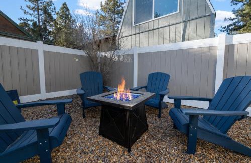 Big Bear City House | Aqua Dreams - Six fireplaces, arcade machine, foosball, and hot tub