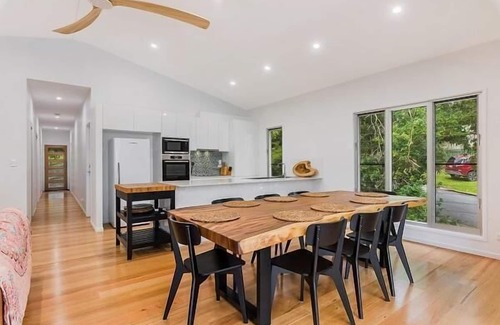 Boreen Point House | Aqua Marine offers a warm and soulful spot to unwind, refresh and reconnect.