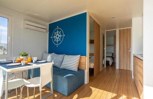 Giulianova Boat Rental | AQUA RESORT GIULIANOVA - Houseboat Experience
