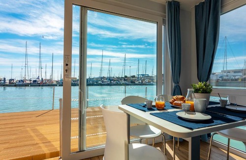 Giulianova Boat Rental | AQUA RESORT GIULIANOVA - Houseboat Experience