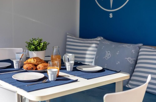Giulianova Boat Rental | AQUA RESORT GIULIANOVA - Houseboat Experience