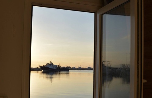 Giulianova Boat Rental | AQUA RESORT- HOUSEBOAT EXPERIENCE