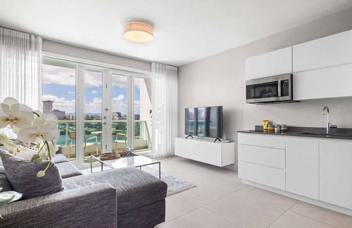 Puerta de Tierra Apartment | Aqua Vista | Modern & Waterfront in Best Location
