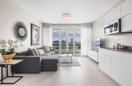 Puerta de Tierra Apartment | Aqua Vista | Modern & Waterfront in Best Location
