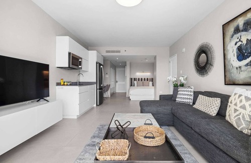 Puerta de Tierra Apartment | Aqua Vista | Modern & Waterfront in Best Location