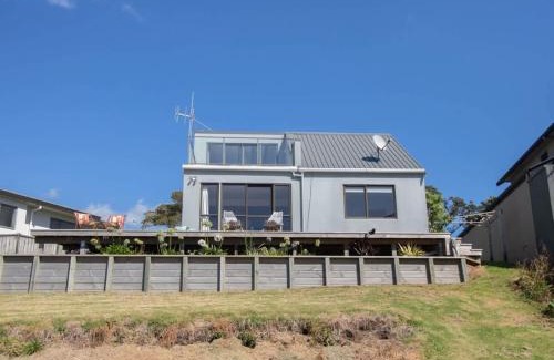Oakura House | Aqua Vista On Arden - beachfront bach in Oakura