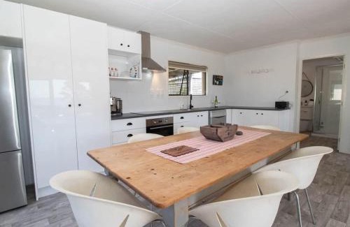 Oakura House | Aqua Vista On Arden - beachfront bach in Oakura