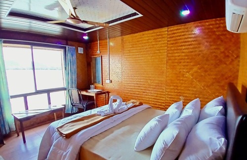 Chopdem House | Aquaholic - A Floating Villa