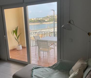 Sant Feliu de Guixols Apartment | Aquamarine Sant Feliu en la playa con patio