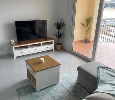 Sant Feliu de Guixols Apartment | Aquamarine Sant Feliu en la playa con patio