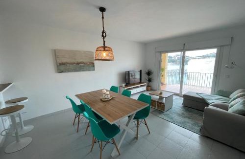 Sant Feliu de Guixols Apartment | Aquamarine Sant Feliu en la playa con patio