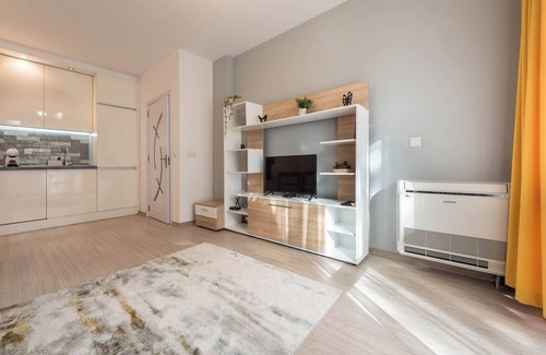 Varna Apartment | Aquarelle - city forest chill