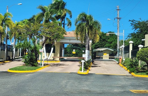 Mediania Alta Apartment | Aquatika Seashell Retreat/Beach/pools/king Bed/20 mins El Yunque