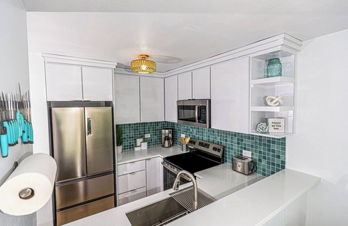 Bajura Condo | AquaVista Beachfront 3BD 2BA w/Private Balcony Overlooking Pool with Ocean View