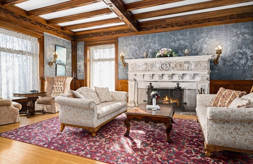 Endion House | Aquitainia Suite w/Jacuzzi & Fireplace