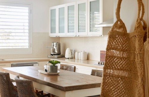 Nelson Bay House | Arabella - 2 bedroom holiday house in Nelson Bay