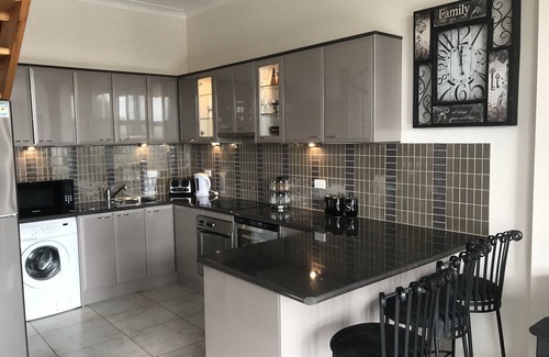 Parkesbourne House | *Arabella Guest House*