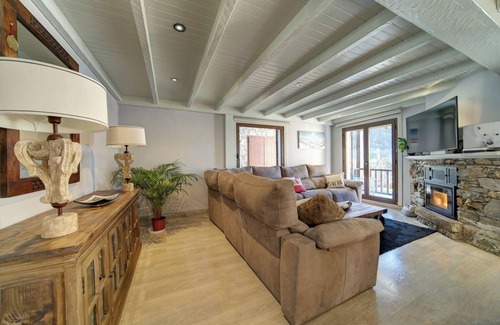 Pujo House | ARANESE HOUSE, A MIX OF RUSTIC AND MODERN STYLE NEAR BAQUEIRA by ETH FLÒC