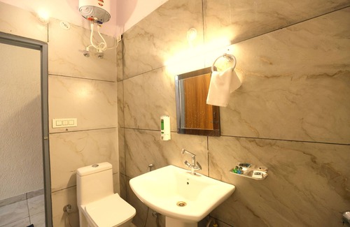 Bail Parao Hotel | Aranya Resort & Suites By Shivaneel