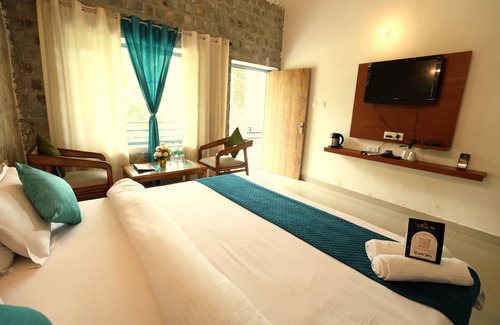 Bail Parao Hotel | Aranya Resort & Suites By Shivaneel