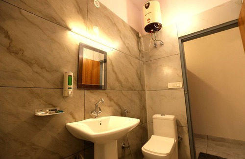 Bail Parao Hotel | Aranya Resort & Suites By Shivaneel