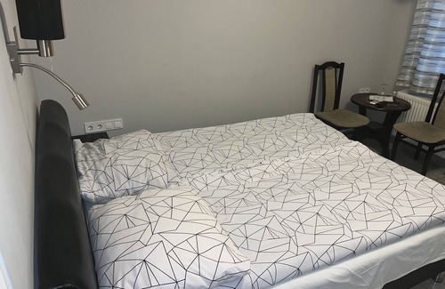 Pere Hotel | Aranyhordó Panzió Étterem és Pizzéria