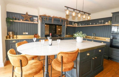 Durham House | ARBOUR HOUSE FARM BUNGALOW, pet friendly, with hot tub in Durham