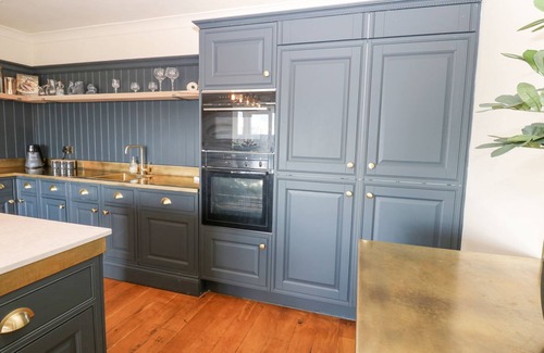 Durham House | ARBOUR HOUSE FARM BUNGALOW, pet friendly, with hot tub in Durham