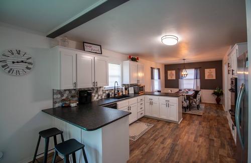 South Tulsa House | Arcade Poker & Games- Pet Friendly! Sleeps 9! 2 living areas - Fully Remodeled!