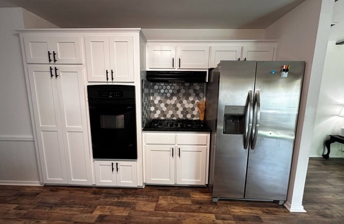 South Tulsa House | Arcade Poker & Games- Pet Friendly! Sleeps 9! 2 living areas - Fully Remodeled!