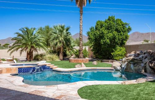 Central Scottsdale Villa | Arcadia by AvantStay Breathtaking Oasis in Scottsdale w Pool Hot Tub Game Room