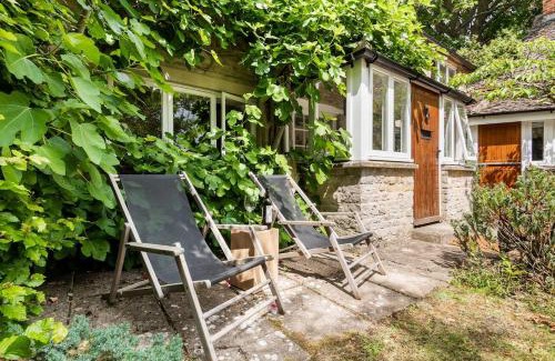 Quenington House | Architect Designed Cosy Cotswold Stone Cottage