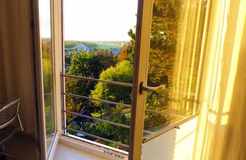 Loschwitz Apartment | Architect-designed house (built 2010) with a mountain garden in a panoramic area