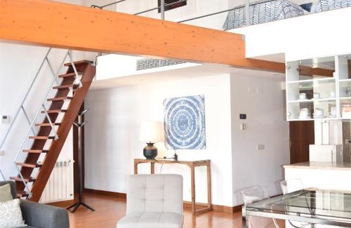 Principe Real Apartment | Architect-Designed Loft in a Historic Hilltop Neighborhood