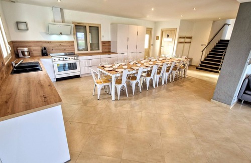 Magnien House | Architect house/Heated swimming pool all year/Billiards/Table football