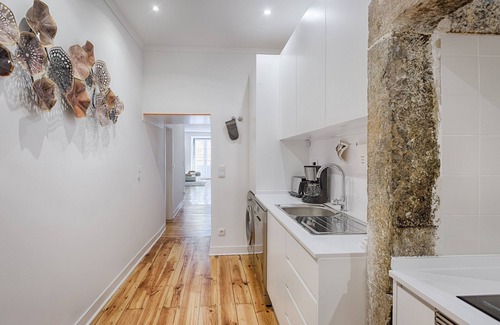 Misericordia Apartment | Architectural Gem in Bica