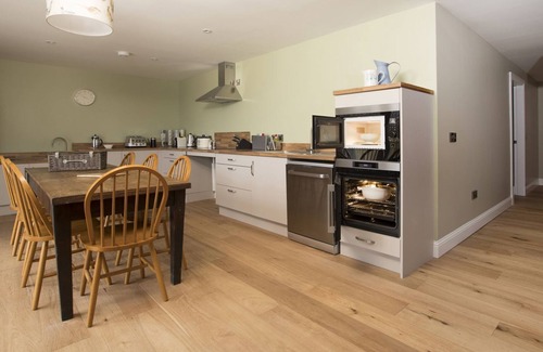 Crieff Cottage | Ard View - large open plan accessible house sleeps 10