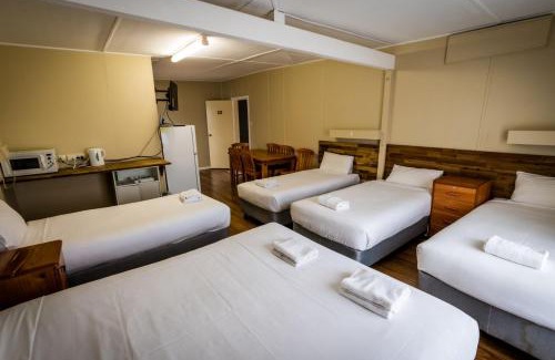 West Wyalong Hotel | Ardeanal Motel