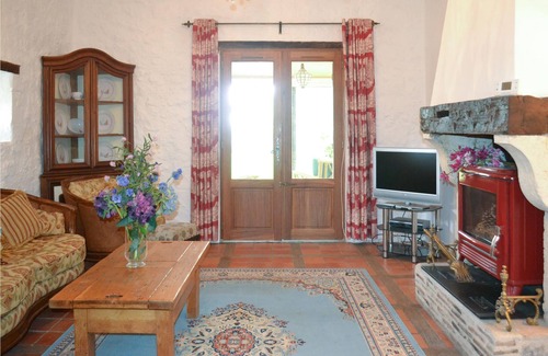 Le Cler House | Are you dreaming of a peaceful vacation with French flair? Then this charming, spacious stone house