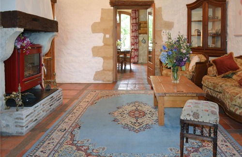 Le Cler House | Are you dreaming of a peaceful vacation with French flair? Then this charming, spacious stone house